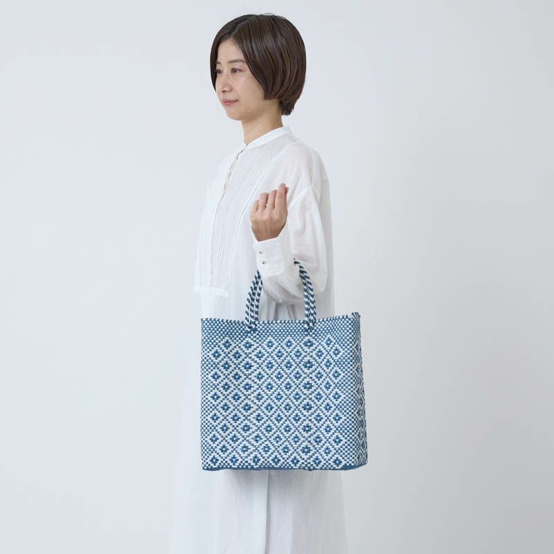 【新品未使用】レトラ　メルカドバッグ　ギンガム メタリックブルー/ピンク (M) MERCADO BAG - ROMBO - Metallic Blue / White (M) | Letra｜レトラ