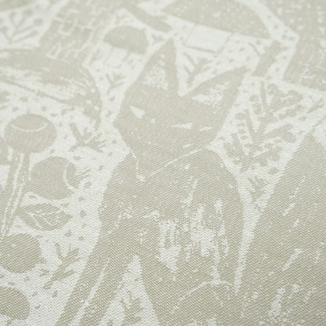 可愛らしい動物が織られています