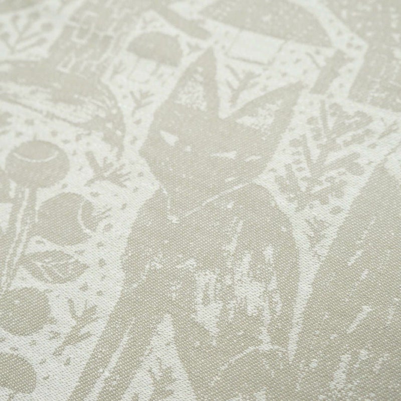 可愛らしい動物が織られています