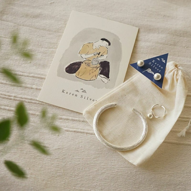 オリジナルのポストカードを添えてお届けします。