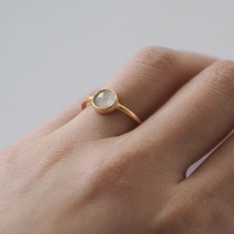  ひとつで付けてもお手持ちのリングと重ね付けしても