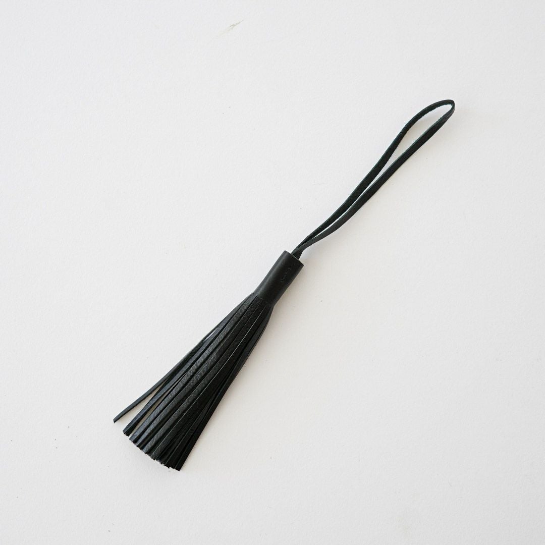 LEATHER TASSEL CHARM | Letra｜レトラ公式通販