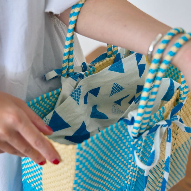 おしゃれにバッグの中を隠してくれます