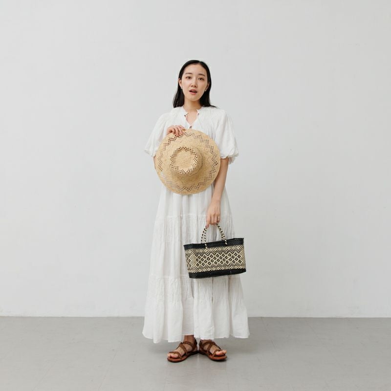 【極美品】Italian Emboss Leather Bag 定価71500円 selva secreta】極軽 Shoulder BAG(black×black logo)