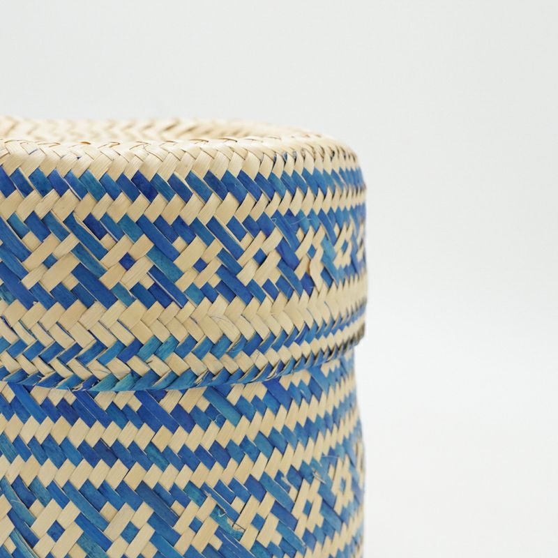 1点1点ハンドメイドで編み込まれています