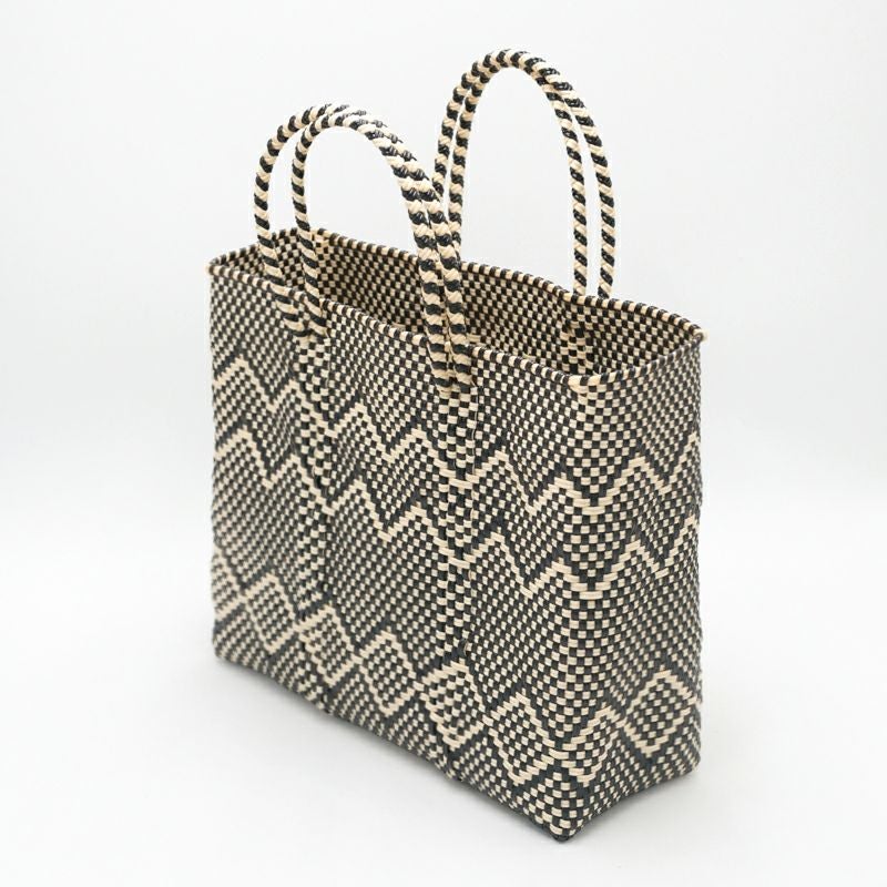 柄のバランスに個体差がございます。※お選びいただけません。