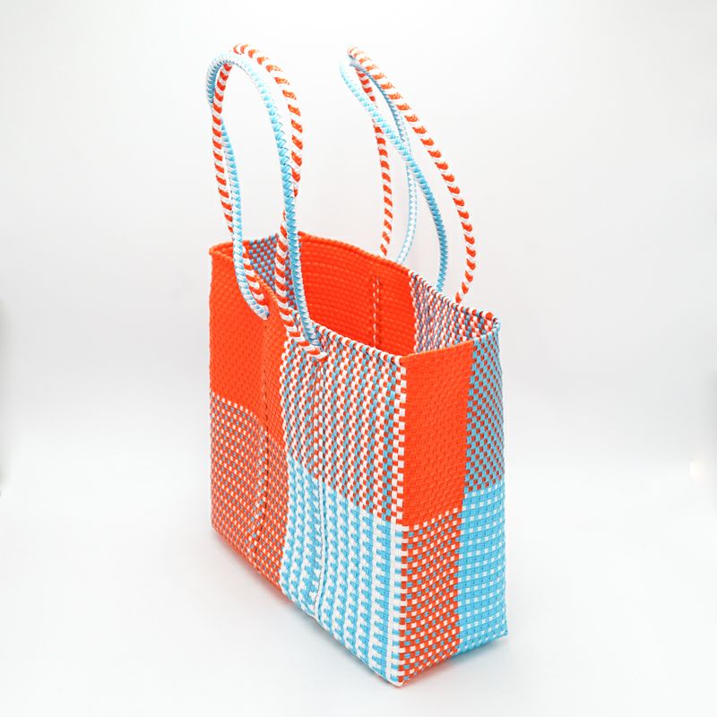 入荷時期によりコードの色に若干の色ブレがございます。ご了承ください。