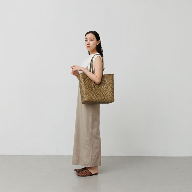 MERCADO BAG - TAPETE SOLID - LONG HANDLE - Gold (M) | Letra