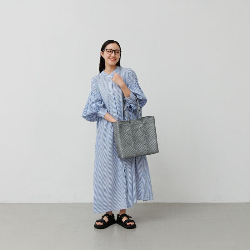 AMAT-3ミラルックアーム　ガーデン　スペイン製4脚　白　ハビエルマリスカル MERCADO BAG - TAPETE SOLID - LONG HANDLE - Silver (M) | Letra