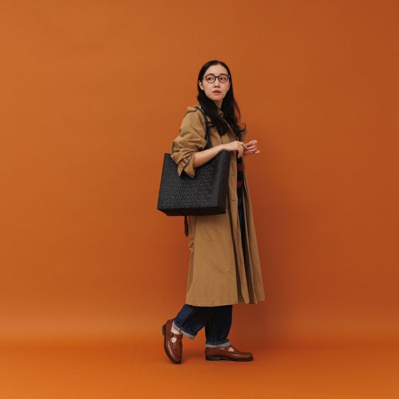 バックル付き黒モカシン MERCADO BAG - ROMBO SOLID - LONG HANDLE - Black (M) | Letra