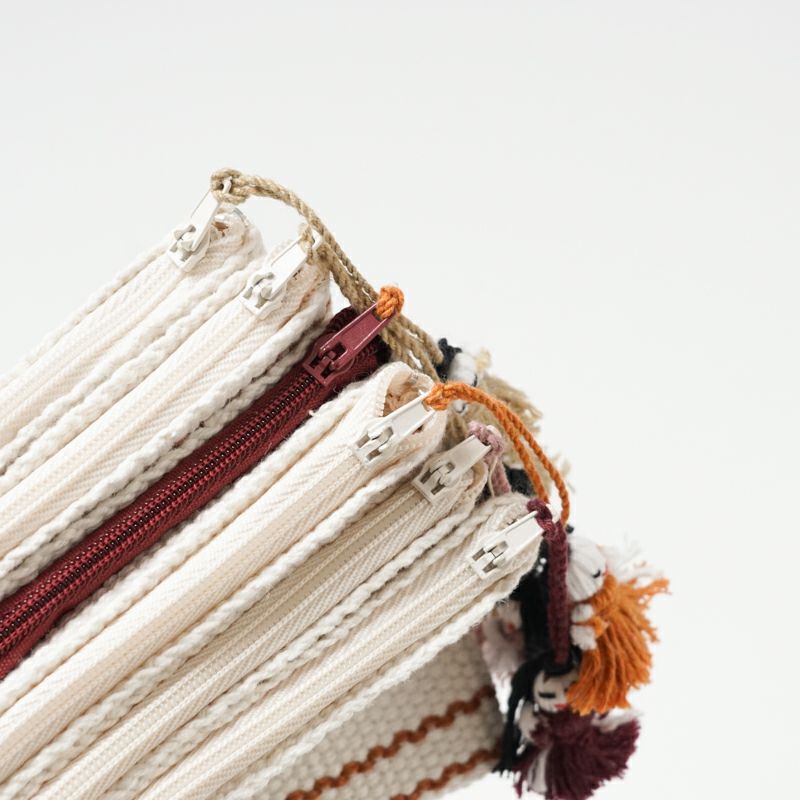 ファスナーのカラーに個体差がございます※お選びいただけません