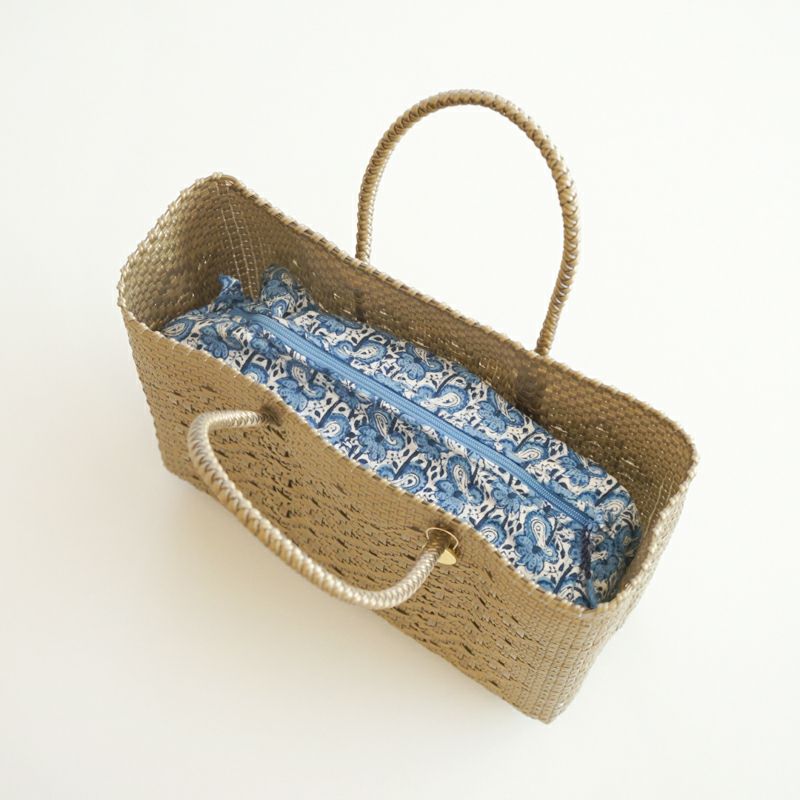 XSサイズのメルカドバッグにぴったり収まります