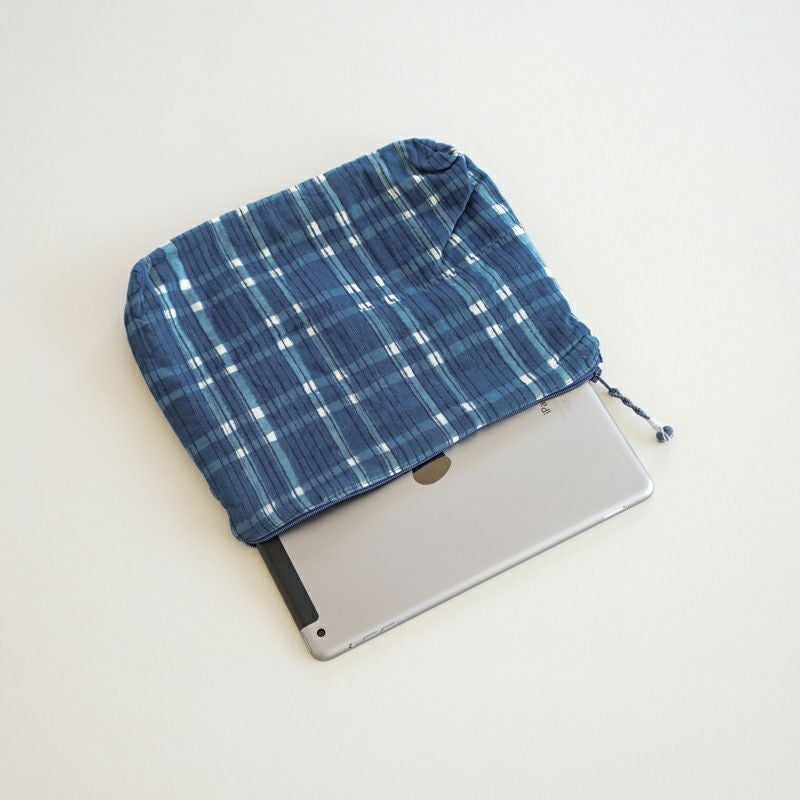 タブレット入れる際はサイズをご確認ください