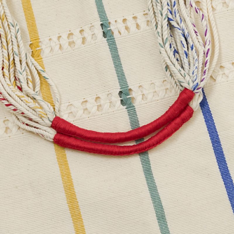 ハンドルは糸を巻き付け作られています