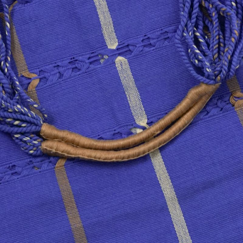 ハンドルは糸を巻き付け作られています