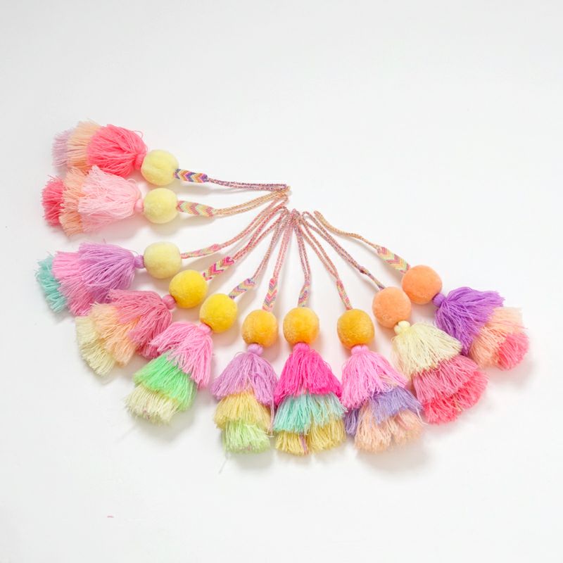 ポンポン部分がオレンジ/イエローのアソートです