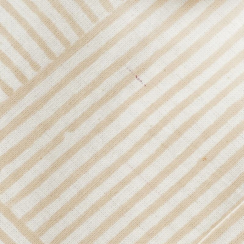 生地に糸の混入やネップが見られる場合がございますが、不良ではございません。