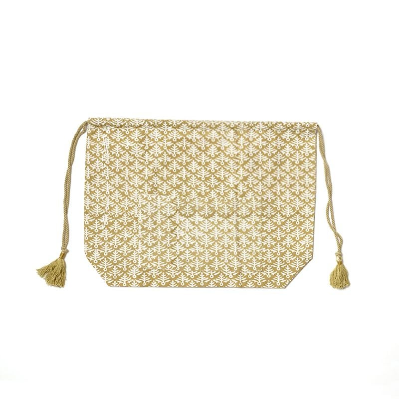 裏面は２つのポケットが付いています