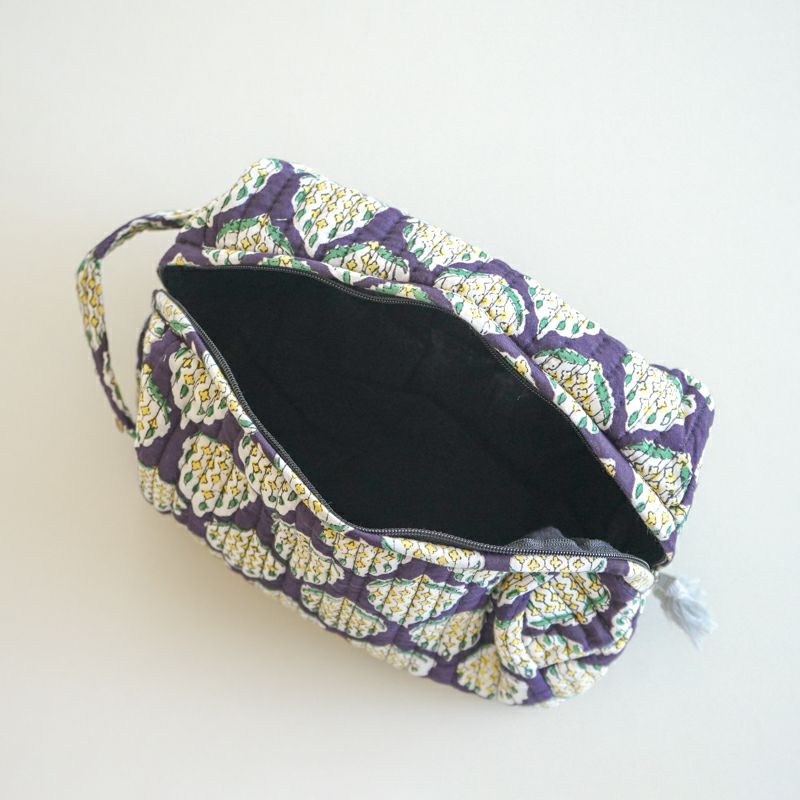 口が大きく開くファスナーです