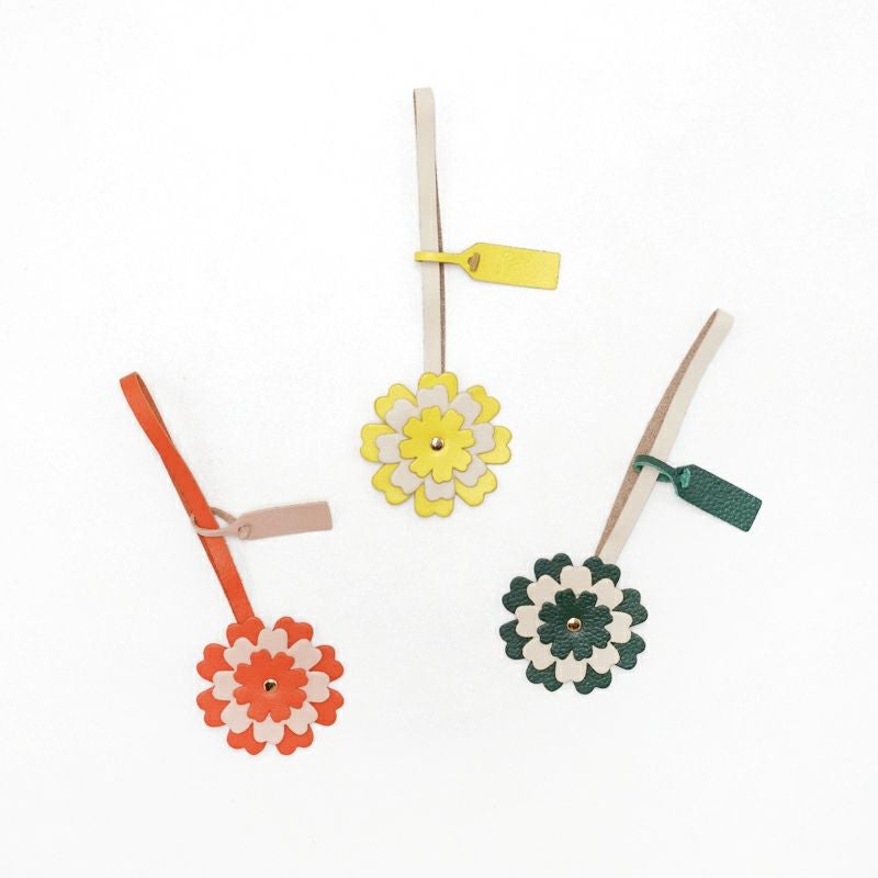 LEATHER FLOWER CHARM - Orange / Pink - | Letra｜レトラ公式通販