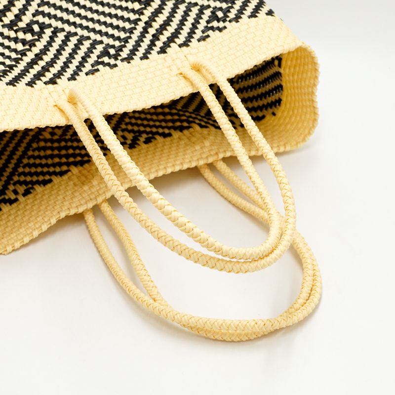 MERCADO BAG - CHIWAWA STYLE - TAPETE - Cream / Black | Letra