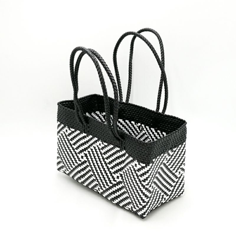 MERCADO BAG - CHIWAWA STYLE - TAPETE - Black / White | Letra