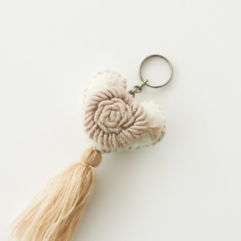 HEART CHARM 2026 -White / Beige ASSORT - (key ring type) | Letra