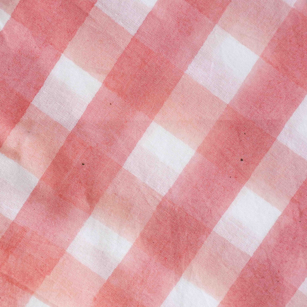 手作業のため、柄のズレや色ムラ、かすれなどがみられる場合もございますが、不良ではございません